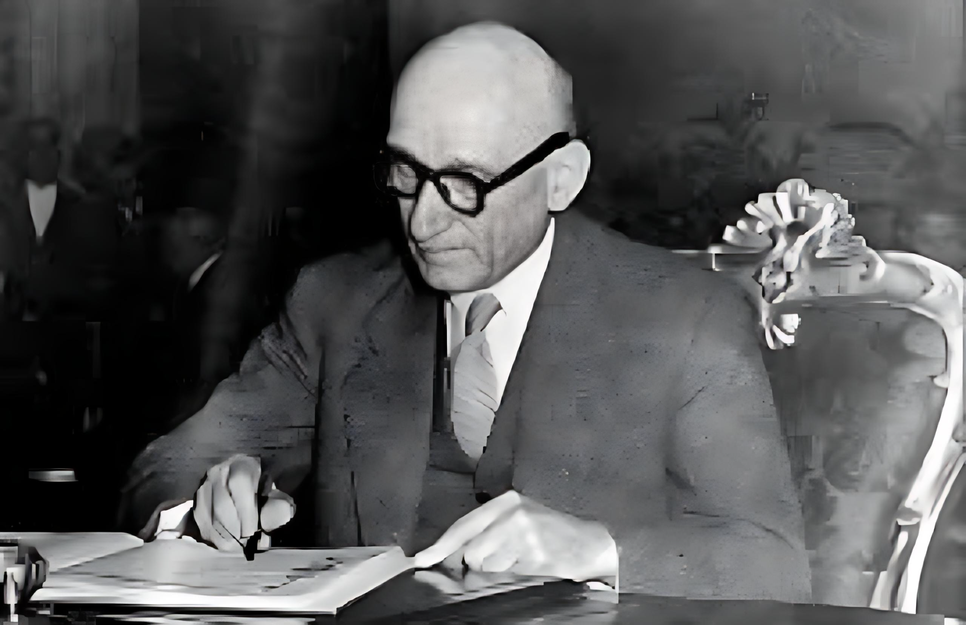 Robert Schuman pronunciando la Declaración Schuman, 9 de mayo de 1950