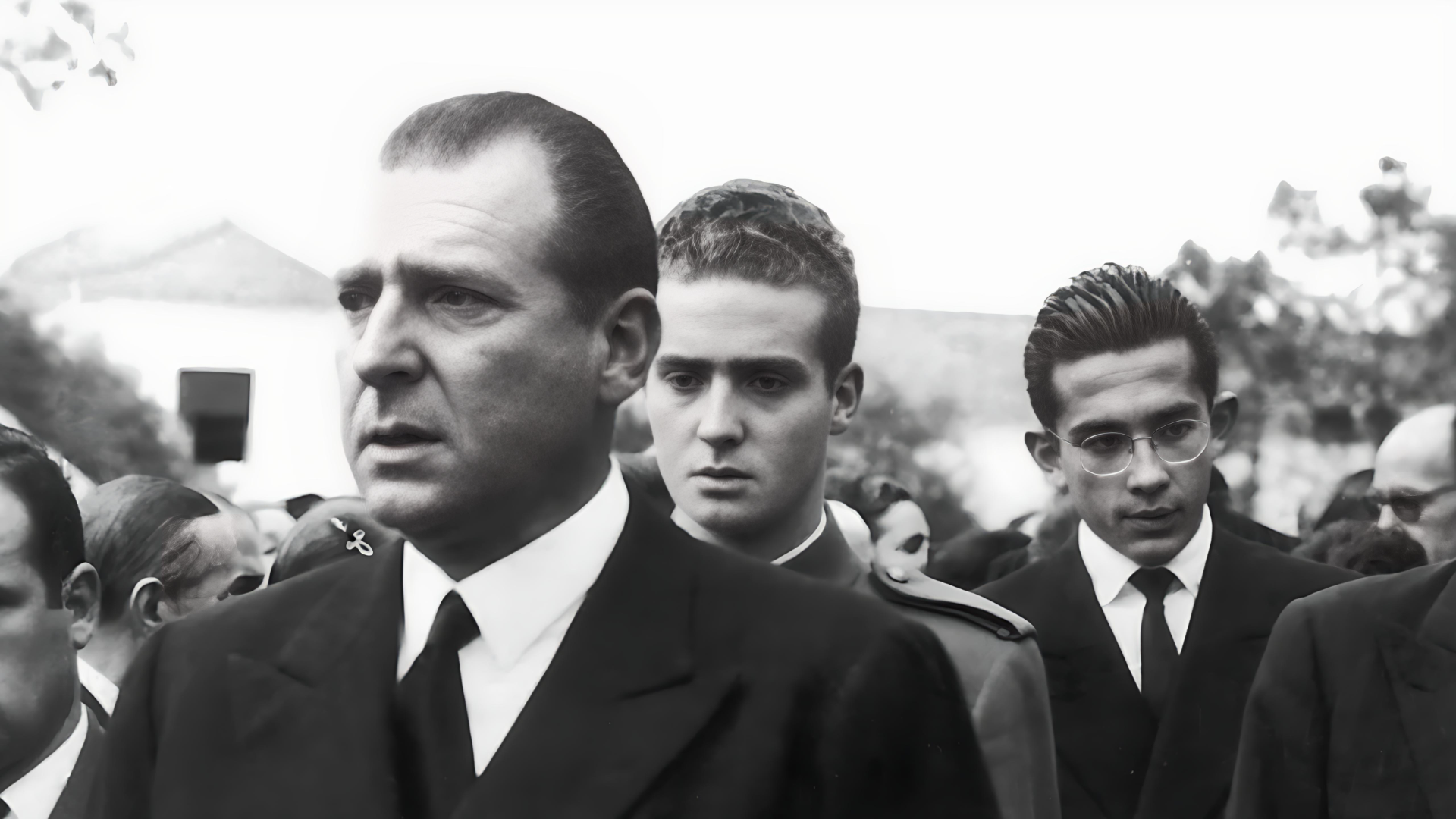 El rey Juan Carlos y don Juan en el funeral de Alfonso