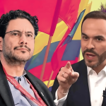 Iván Cepeda y Abelardo de la Espriella con fondo bandera Colombia