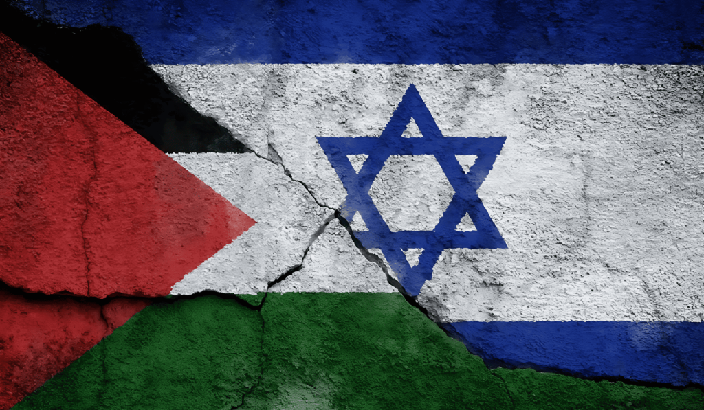 Banderas de Palestina e Israel agrietadas en una pared, simbolizando conflicto.