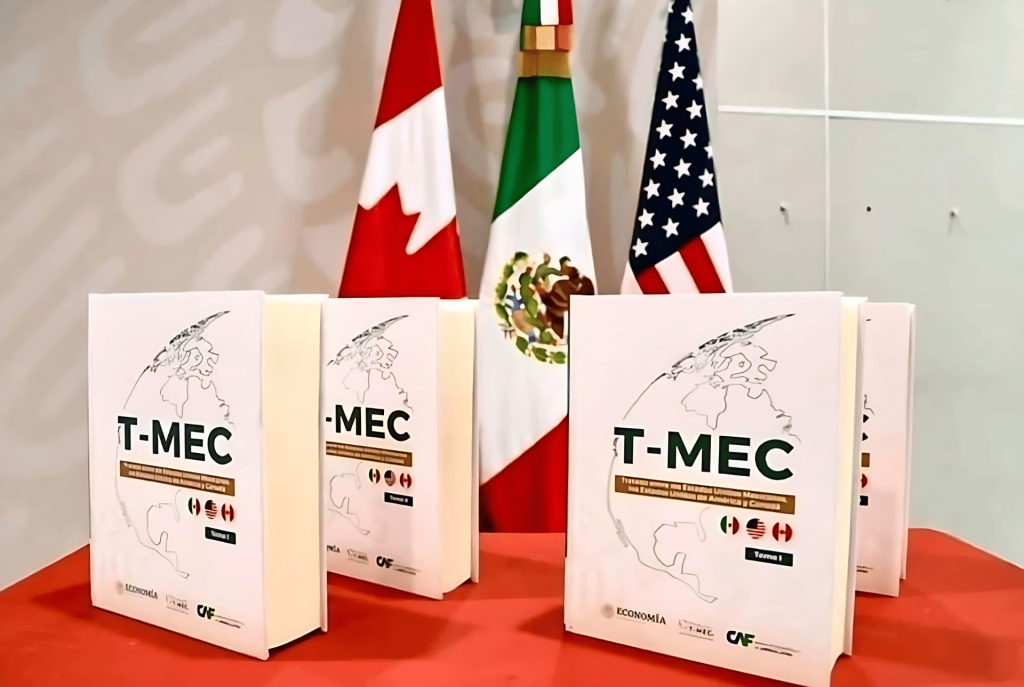 Libros T-MEC y banderas de Canadá, México, EE. UU.