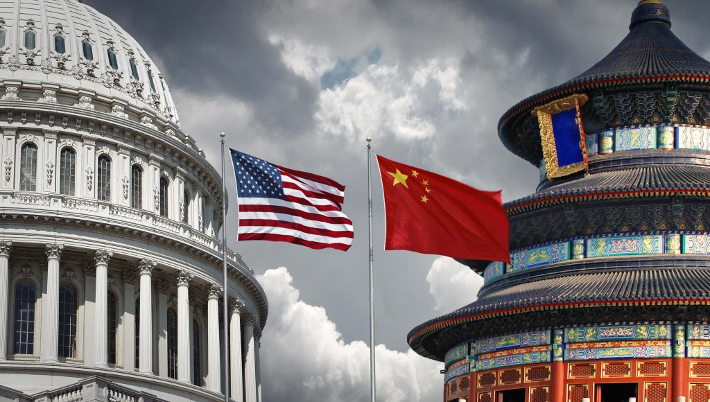 Capitolio, Templo del Cielo, banderas de EE. UU. y China.