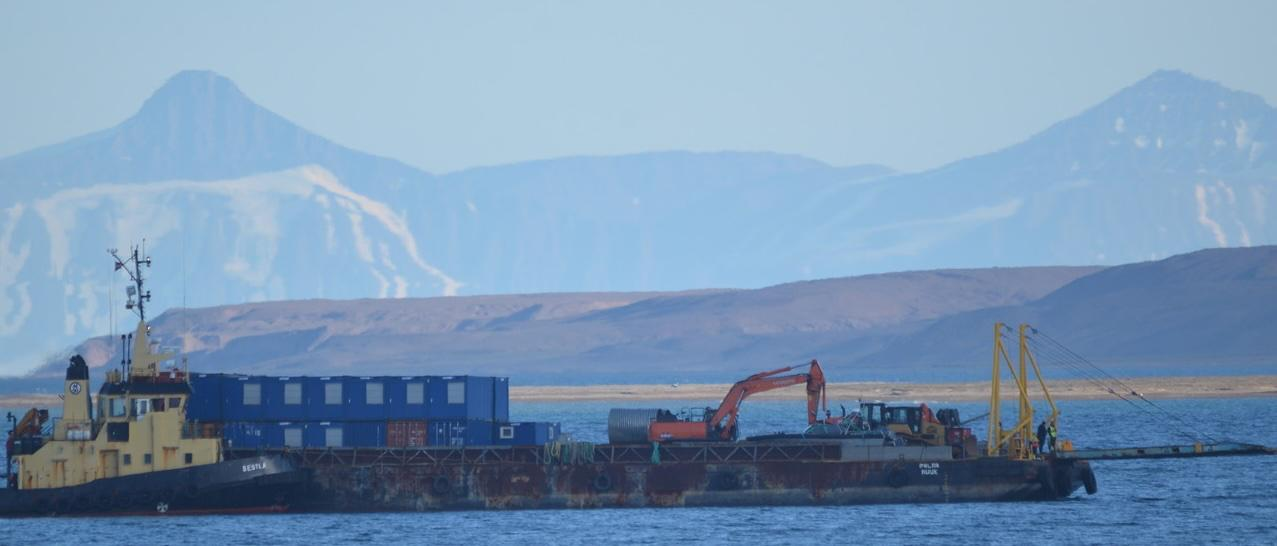 Remolcador danés Bestla en el puerto de Nerlerit Inaat, Groenlandia