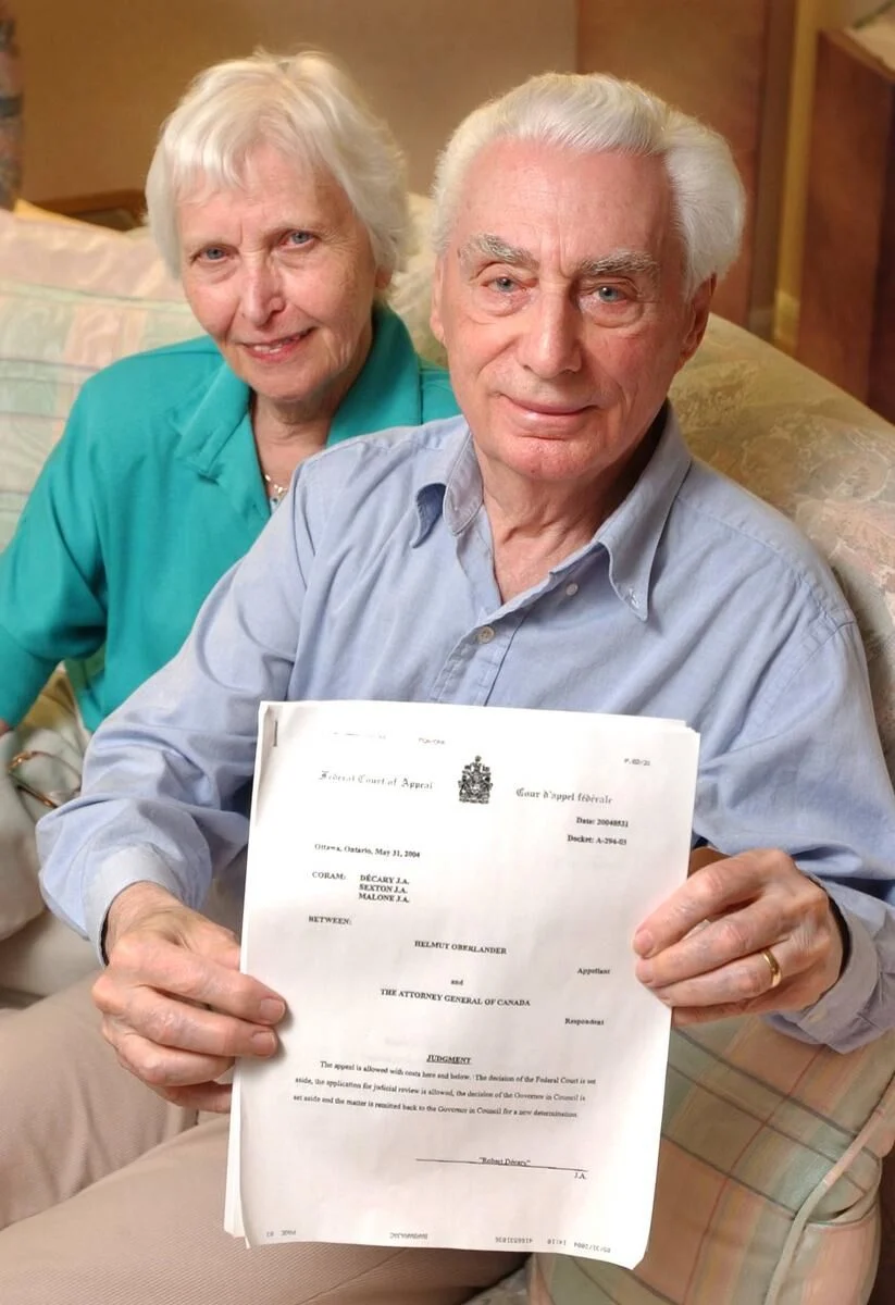 Helmut Oberlander con su esposa Margaret, en 2004