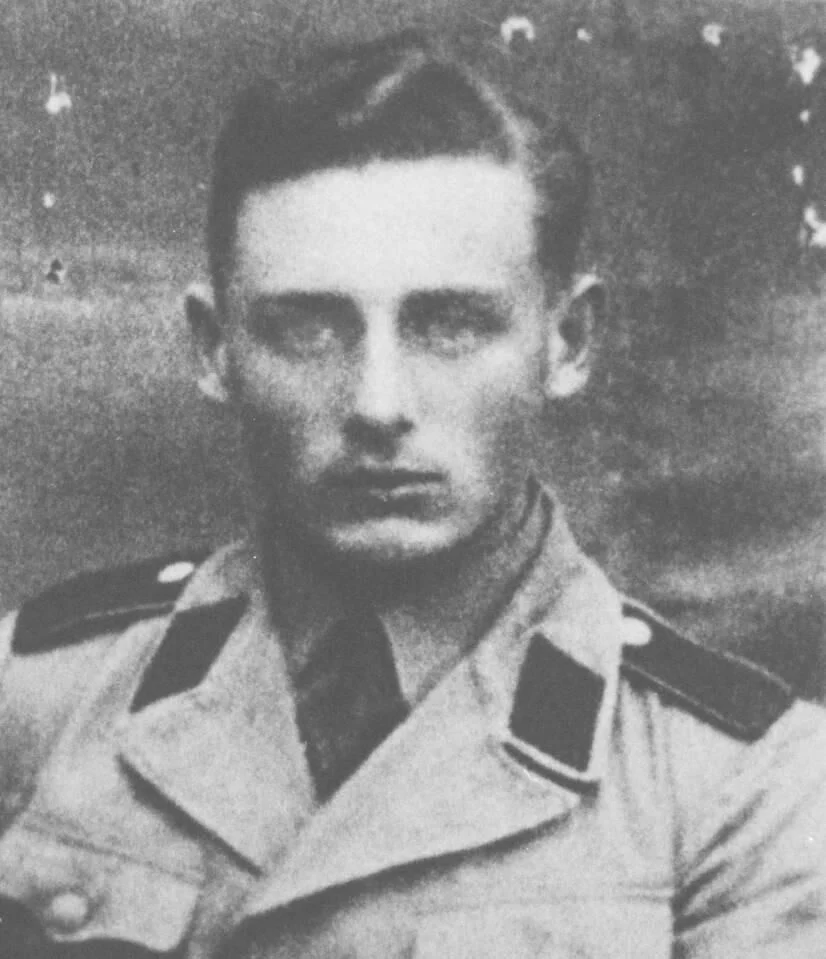 Helmut Oberlander con el uniforme del Sicherheitsdienst alemán (SD)