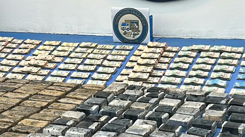 Gran alijo de dinero en efectivo y drogas incautado en Operación Trazador.
