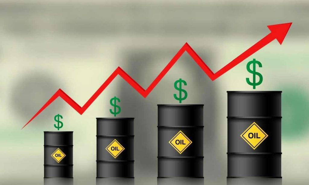 Precios del petróleo subiendo: barriles de crudo y flecha ascendente.
