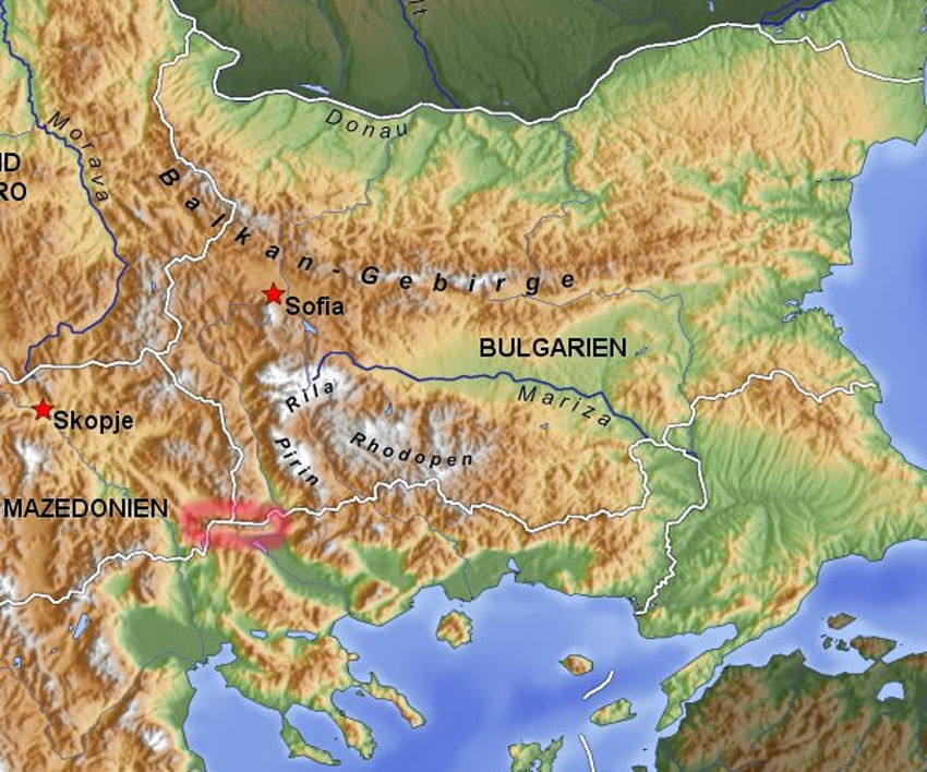 La cordillera de Belasica, marcada en rojo, frontera entre Grecia y Bulgaria