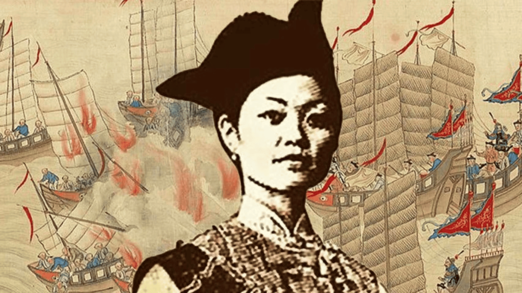 Retrato de mujer pirata china con batalla naval de fondo.