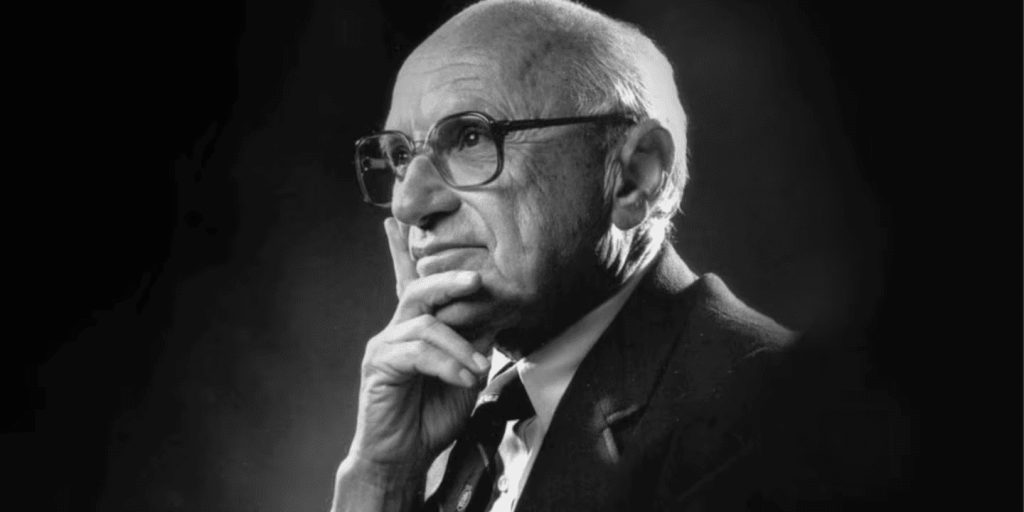 Retrato en blanco y negro de Milton Friedman pensativo.